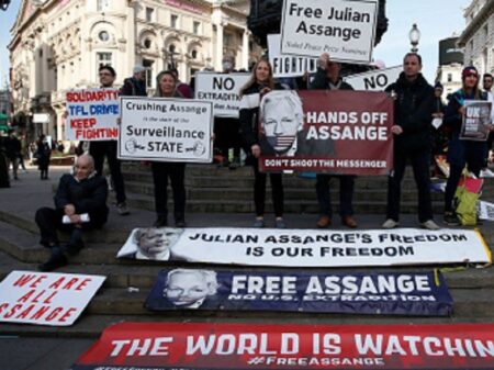 Tribunal espanhol chama Mike Pompeo para depor sobre plano da CIA de assassinar Assange