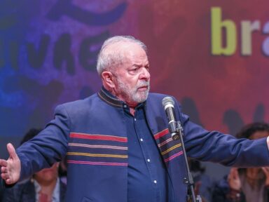 “Precisamos aumentar o salário mínimo, acabar com a fome e reconquistar nossa soberania”, diz Lula