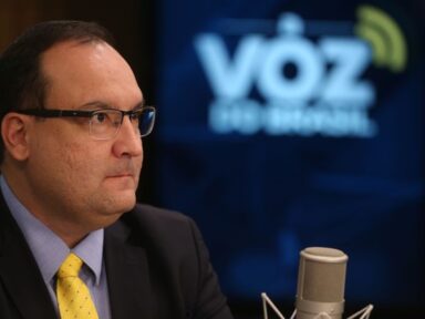 Em dia de protestos, servidores cobram exoneração do presidente da Funai, Marcelo Xavier