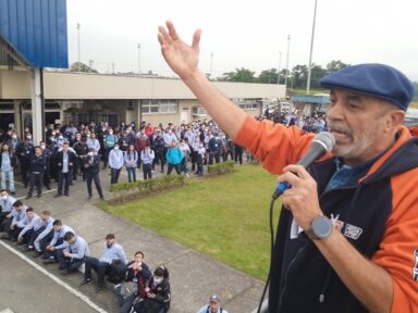 Metalúrgicos da GM rejeitam proposta de PLR e aprovam estado de greve em Mogi das Cruzes