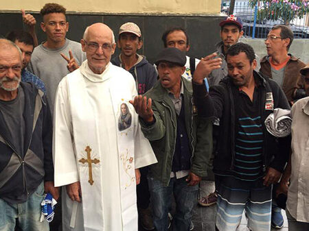 “Situação do povo é deplorável”, alerta o padre Julio Lancellotti