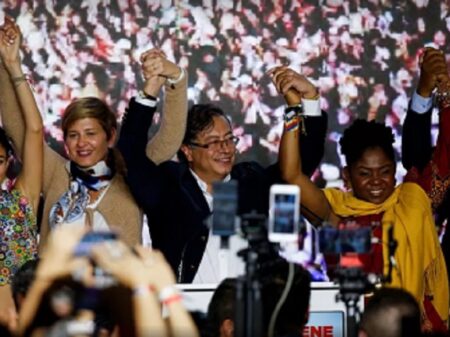 Candidato popular Gustavo Petro vence e é o novo presidente da Colômbia