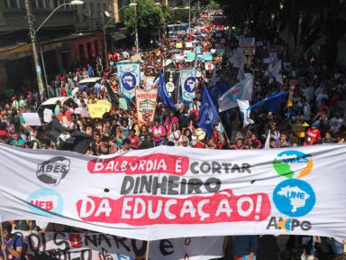 Estudantes realizam atos por todo o país contra cortes de Bolsonaro na Educação nesta quinta