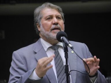 Renildo: “demitir presidente da Petrobrás não resolve; tem é que acabar com a dolarização”