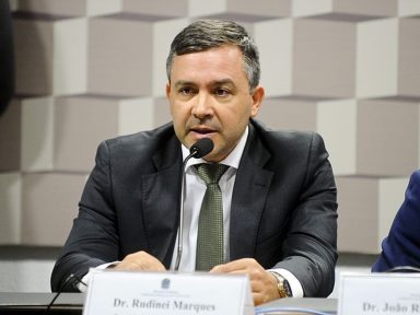 “Trocar reajuste salarial por vale-alimentação é uma afronta aos servidores”, diz Rudinei