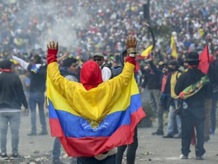 Multidão ocupa a capital do Equador contra carestia e desemprego