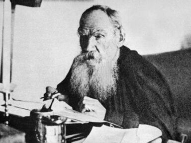 Historiador colombiano denuncia macartismo russofóbico nas bibliotecas da Ucrânia