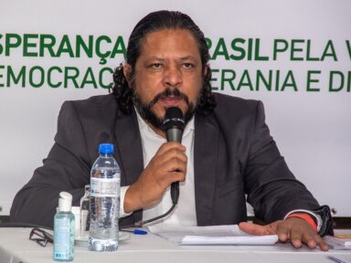 Adilson: “Bolsonaro provoca carestia, mata o povo de fome e enche as burras dos bancos”