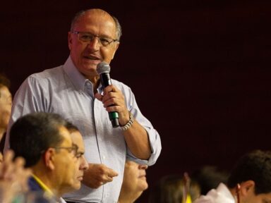 Jair tirou “o Brasil do mapa do mundo e colocou no mapa da fome”, diz Alckmin