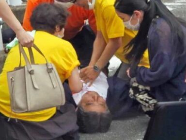 Ex-premiê Shinzo Abe é assassinado com dois tiros pelas costas