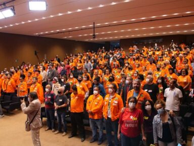Ato une petroleiros e deputados contra a privatização da Petrobrás e em defesa das estatais