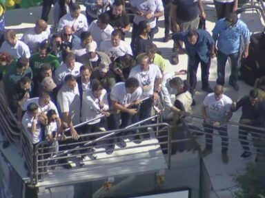 Jair esconde a fome de 33 milhões e a corrupção do seu governo na Marcha para Jesus