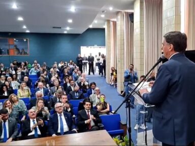 Médicos fazem abaixo-assinado contra Bolsonaro e seu discurso retrógrado no CFM