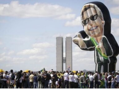 No Dia do Desarmamento, bolsonaristas pedem mais armas em ato com Daniel Silveira