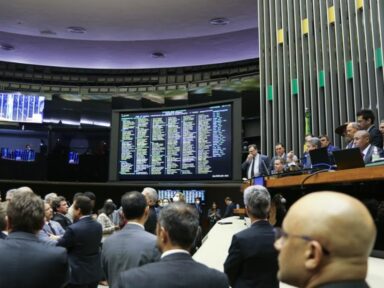 Câmara aprova a PEC do desespero eleitoral de Bolsonaro em primeiro turno