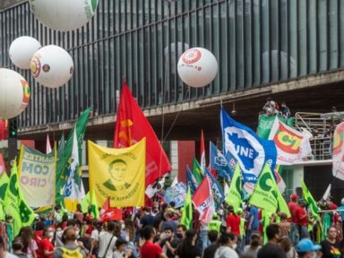 Centrais repudiam golpismo e convocam trabalhadores a defender a democracia