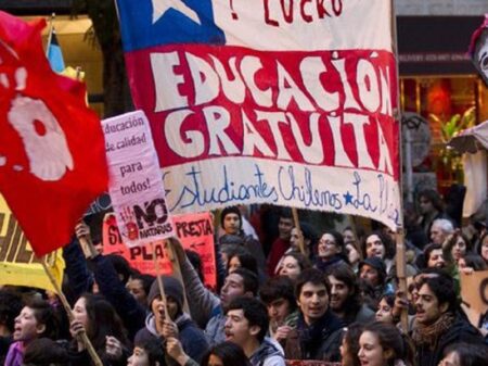 Perdão de dívidas educacionais “é ato de justiça e reparação”, afirma governo chileno