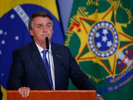 Embaixadores e mídia internacional rejeitam golpismo e fakes de Bolsonaro contra urnas eletrônicas