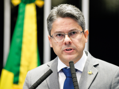 Senador denuncia do Val, Alcolumbre e Pacheco por compra de votos na eleição da Casa