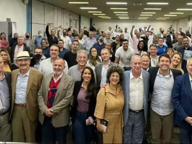 Ciro recebe confederações de trabalhadores e discute programa de governo