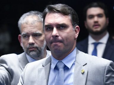 Filho “01” sai em defesa dos criminosos que planejaram matar Lula, Alckmin e Moraes