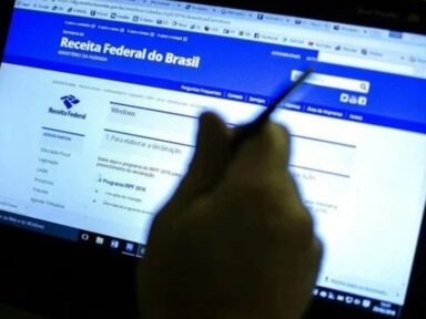 Trabalhador que ganha um salário e meio poderá pagar imposto de renda em 2023