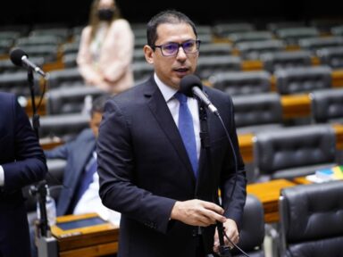 “Lira compactua com os ataques ao STF e TSE em troca do orçamento secreto”, diz Ramos