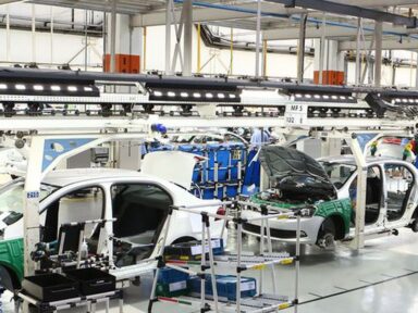 Mercedes-Benz afasta 6 mil trabalhadores da produção em São Bernardo do Campo