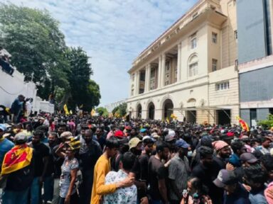 Levante contra carestia força renúncia do presidente e do premiê do Sri Lanka