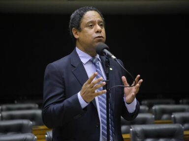 Orlando: “retórica de armamento e golpe de Bolsonaro é o fermento que assassinou Arruda”