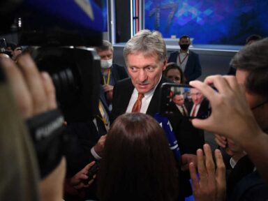 EUA não permite que Kiev negocie paz com a Rússia, diz porta-voz do Kremlin