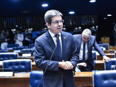 Líder da Oposição pede que Senado apure reuniões secretas entre Lindôra e Bolsonaro