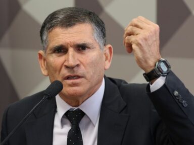 “Estou fora, saio”, afirma general Santos Cruz caso o Podemos apoie Bolsonaro