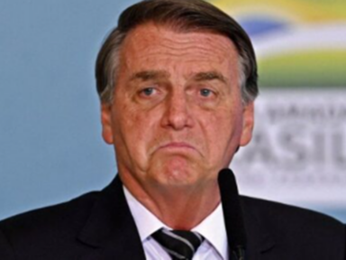Bolsonaro convoca embaixadores para atacar e denegrir a democracia brasileira