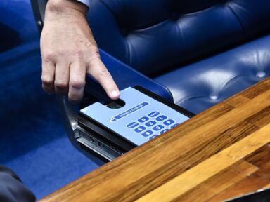 Governo pagou R$ 4,6 bi do orçamento secreto na compra de votos para a PEC do desespero eleitoral