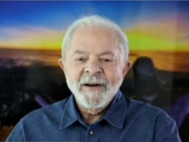 “Juscelino propôs fazer ’50 anos em 5′, nós vamos fazer ’40 anos em 4′”, diz Lula