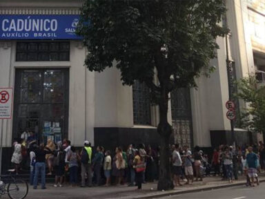 Fila de 1,5 milhão de famílias do Auxílio Brasil revela aumento do empobrecimento