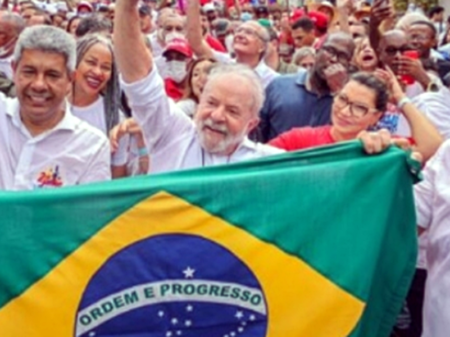 “Queremos FFAA bem equipadas e comprometidas com a democracia”, diz Lula
