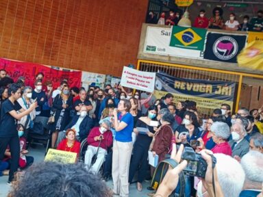 UnB e congressistas fazem ato em defesa da democracia e contra o golpe