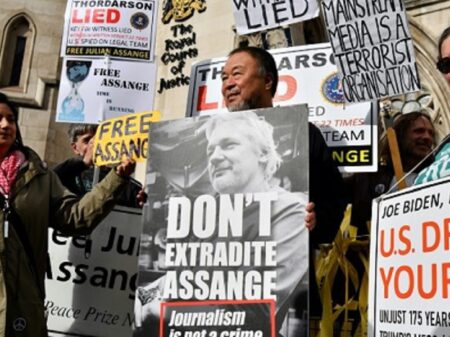 Relator da ONU denuncia que jornalista Assange é vítima de perseguição política