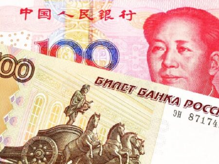 BC da Rússia recomenda a empresas do país usarem rublo e yuan, não mais dólar e euro