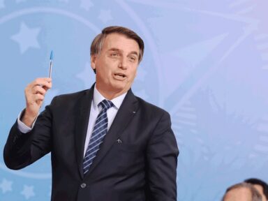 Bolsonaro sanciona a LDO reservando R$ 19,4 bi para o corrupto orçamento secreto