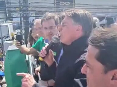 Bolsonaro ignora vítimas das chuvas em Recife e chama para comício golpista em 7 de setembro