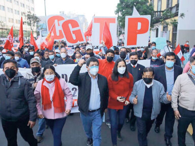 Peruanos vão às ruas em apoio a projeto do governo por limites à terceirização