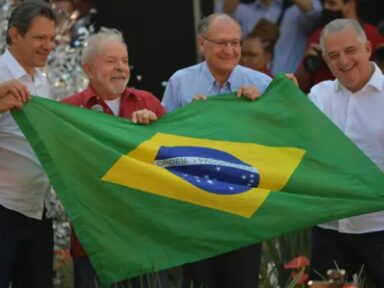 Lula e Alckmin fazem ato em São Paulo pela democracia e pelo desenvolvimento do país ASSISTA
