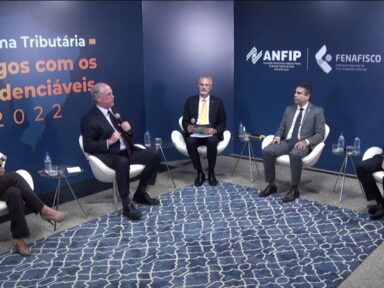 Ciro diz a auditores fiscais que orçamento secreto é “corrupção na veia”