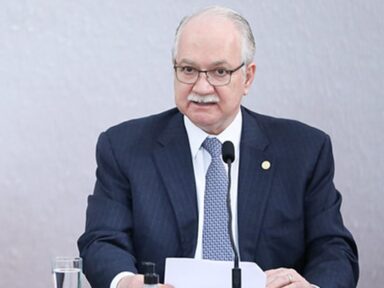 Fachin dispensa da fiscalização das urnas coronel que espalha mentiras contra as eleições