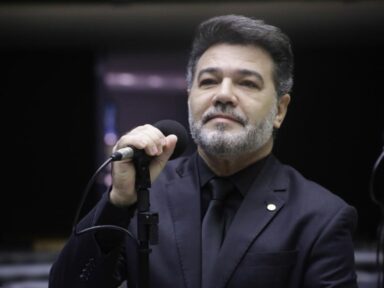 Bolsonarista Marco Feliciano admite que espalha fake news entre evangélicos contra ex-presidente