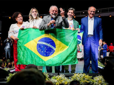 Com 39% das intenções de voto, Lula fica à frente de Bolsonaro no DF, aponta instituto Opinião