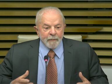 “Este país precisa se reindustrializar”, defendeu Lula na Fiesp